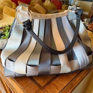 Harveys Seatbelt large Stella Handbag in Treecycle